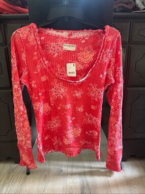 We The Free Women's red Floral Scoop Neck Long Sleeve Top